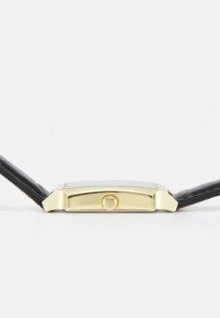 Casio UNISEX - Watch - White/gold-coloured -Stock X 43cffba4946246d482be6fd4722f8dc8