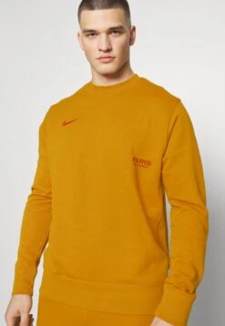 Nike Performance Paris St Germain Club Crew - Club Wear - Gold Suede/Team Red -Stock X 45650849f9d6466ebf0d58fb341e1e8e