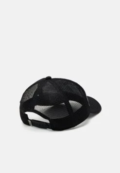 Von Dutch Trucker Tampa Unisex - Cap - White/Black -Stock X 4574c0d71efe446894909d3291d5fe89