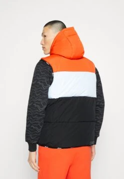 Ellesse Apice Gilet - Waistcoat - Dark Orange/Black -Stock X 45ee32bc58b3479eaed4ef70c47e26f9