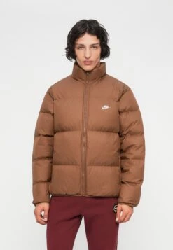 Stock X 15 Nike Sportswear CLUB PUFFER JACKET - Down Jacket - Mosswood Brown/white
