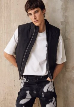 Han Kjøbenhavn Padded Vest - Waistcoat - Black -Stock X 4853ed1a01894e618e8f6ecace83da88