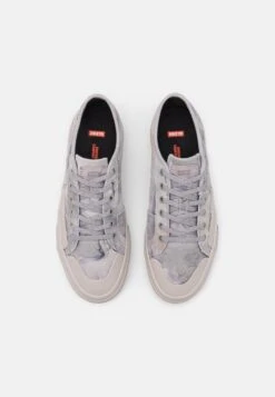 Globe Surplus - Trainers - Grey/Smoke -Stock X 48931fa5646d4e8a9ee216c91b020dc9