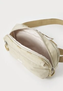 Nike Sportswear HAYWARD PATROL CROSSBODY UNISEX - Cross Body Bag - Desert Khaki/parachute Beige -Stock X 48bb76d0a31e49be9aa4f8703b370cdb