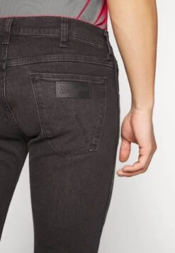 Wrangler Bryson - Jeans Skinny Fit - Like A Champ -Stock X 49319653009e4d9cb0e7183d97eaf7ce