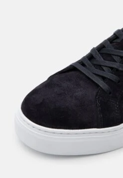 Vagabond Paul 2.0 - Trainers - Indigo -Stock X 4a681ab3e5cc453fa64a72780a2b0f8a