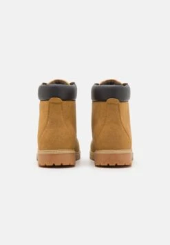 Fila Maverick Mid Unisex - Lace-Up Ankle Boots - Chipmunk -Stock X 4a91f680140b45db9ba96e71b34d9f52