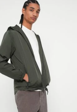 Weekend Offender TECHNICIAN - Light Jacket - Black Forest -Stock X 4d4f88062e2548148b423104b581ab4e