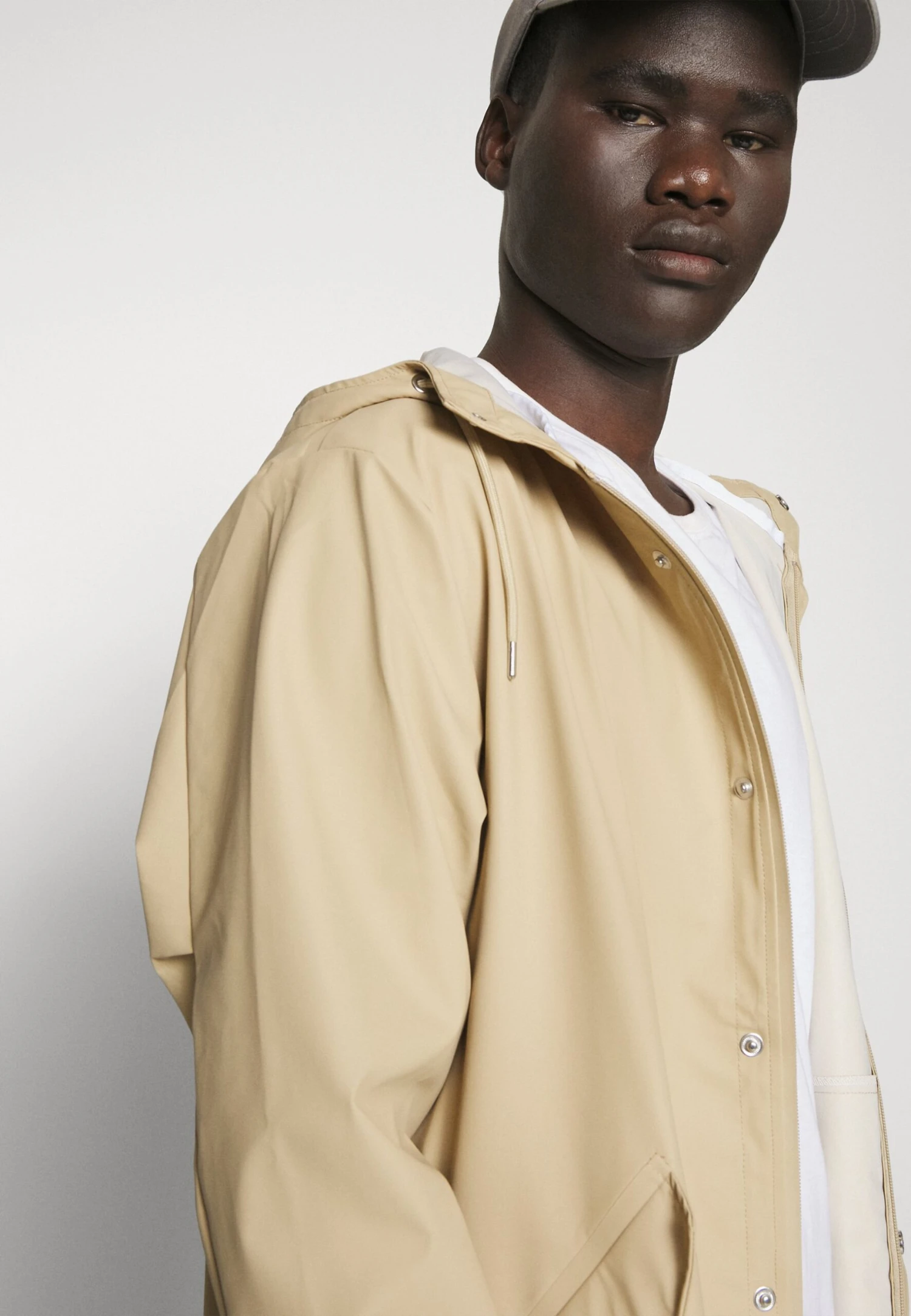 Rains Fishtail Unisex - Waterproof Jacket - Sand 6 Rains Fishtail Unisex - Waterproof Jacket - Sand - Image 4