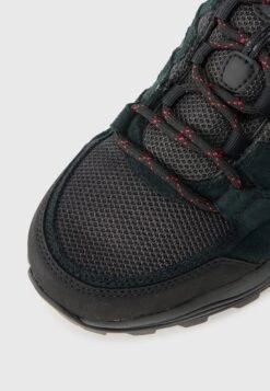 Columbia REDMOND IV - Hiking Shoes - Black/mountain Red -Stock X 4e120f6025af42f6bacf095b2de11099