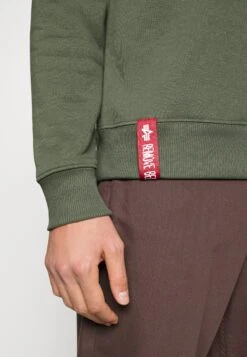 Alpha Industries Basic Embroidery - Sweatshirt - Dark Olive -Stock X 4e213163d67e418ab7b9a2468178b136