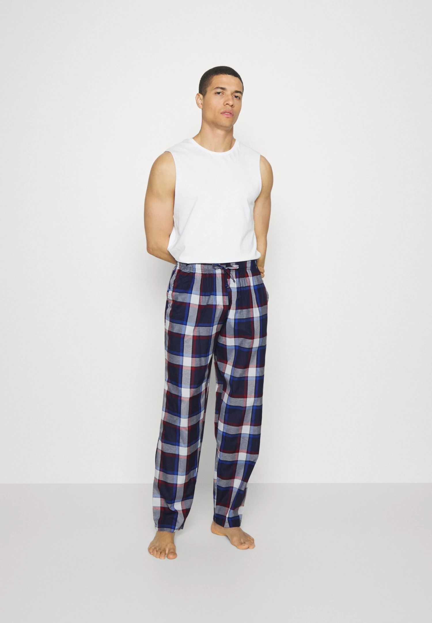 Pier One 2 Pack - Pyjama Bottoms - 503 - Dark Blue_302 - Red 4 Pier One 2 Pack - Pyjama Bottoms - 503 - Dark Blue_302 - Red - Image 2