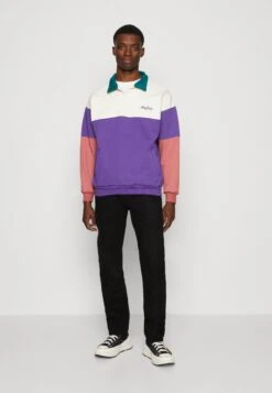 Kaotiko Crew Adler Unisex - Sweatshirt - Purple/Burgundy/Ivory -Stock X 4e7fc26024c54e72894929d107cac15a