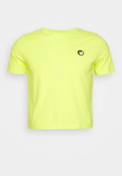 Wood Wood Vesterbro Badge Unisex - Basic T-Shirt - Lemonade/White/Morning Glory -Stock X 4ff926491f51418fad4c2405d0bddfde