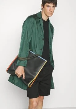 DRYKORN Derico - Basic T-Shirt - Black -Stock X 5039dab381d843e5a45ae3fbb7ef6f10