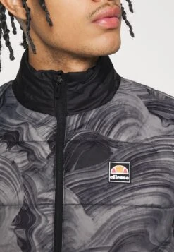 Ellesse Dolomitro Gilet - Waistcoat - Black -Stock X 5047f4fb53b7404aab96d3174acb94da