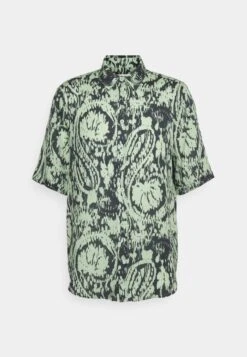 Holzweiler Wiki Print Shirt - Shirt - Green Mix -Stock X 50f1674f425f4fd0802537ced61497e5