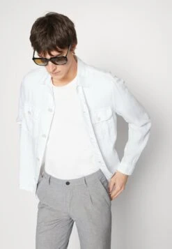 Boss Carper - Shirt - White -Stock X 5114ff1e10044cfc9906248b3a1bdd81