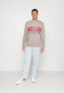 Jack & Jones Jorcapital Crew Neck - Sweatshirt - Atmosphere -Stock X 5149980e600247a0b21bdcd8e8b6eae0