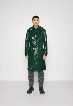 Zach - Classic Coat - Moss Green Patent
