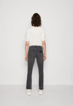 Wrangler Larston - Slim Fit Jeans - Blackout -Stock X 554e924de2794f269cf981a23897b9af