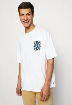 Scotch & Soda Back Artwork Loose Fit- Print T-Shirt - White -Stock X 55716793d9944068bd1dd3a55fa3faab