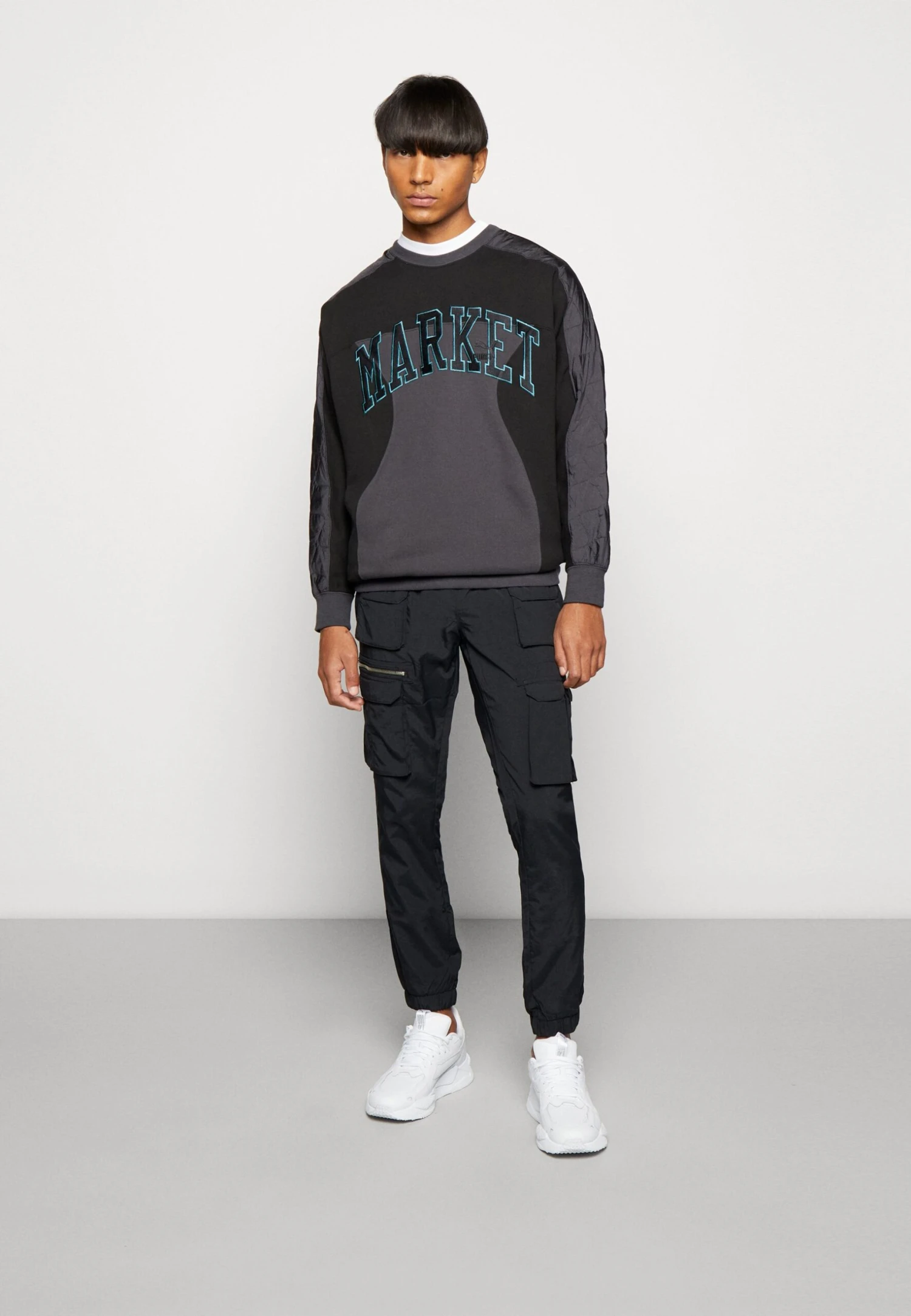 Puma Market Relaxed Crew - Sweatshirt - Phantom Black 4 Puma Market Relaxed Crew - Sweatshirt - Phantom Black - Image 2