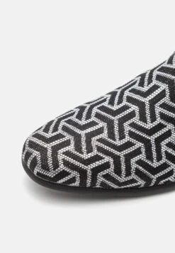 Steve Madden Antwerp - Slip-Ons - Black/Silver -Stock X 55acafcb6b594a318e2245438263d325