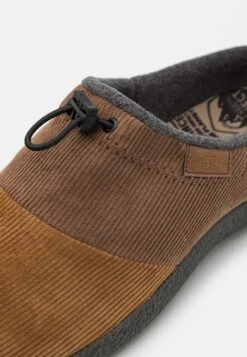 Keen Howser Slide - Slip-Ons - Bison /Toasted Coconut -Stock X 55e37456c54f44938a48e01588ecc6a4