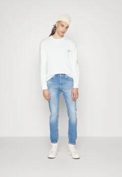 Calvin Klein Jeans Flower Logo Relaxed Crew Neck - Sweatshirt - Bright White -Stock X 562f3515aedb46898d8c0748c0043785