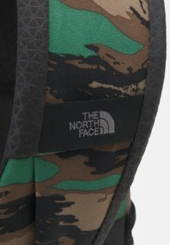 The North Face Vault Unisex - Rucksack - Deep Grass Green/Asphalt Grey -Stock X 569b08c4de8a493da4dadc391ddfb6b3