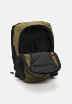 Puma Se4Sons Trail Running Backpack - Rucksack - Green Olive -Stock X 570f84e1155942bdb44fed907a7d0559