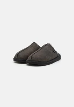 Shepherd HUGO - Slippers - Matt Black -Stock X 5826cb2d77264abdbeadbb8b078714ae
