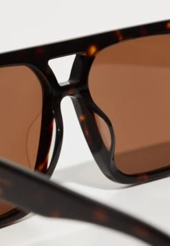 QUAY AUSTRALIA SOUNDCHECK - Sunglasses - Brown -Stock X 58f5569879264b64a7138958b58e8d88