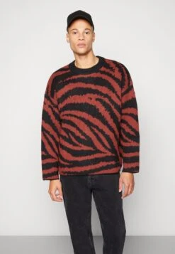 WEEKDAY Unisex Teo Graphic Sweater - Jumper - Wine Red/Black -Stock X 591026bf8395445ab6caaad610ea3526