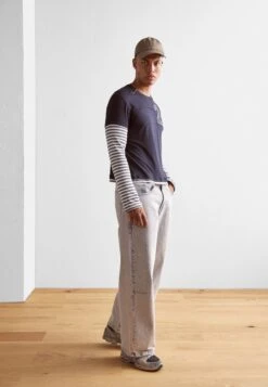 Jaded London Colossus- Relaxed Fit Jeans - Pink Acid -Stock X 59a6d3b3fa22441b91174580c2e7aa70