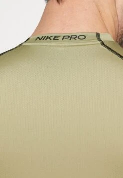 Nike Performance Top - Top -Stock X 5b3160ea3ec34880957f3c0914efb702