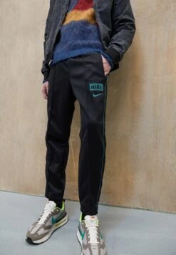 Nike Sportswear Retro Pant - Tracksuit Bottoms - Black