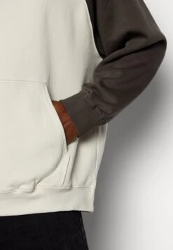 WEEKDAY Oversized Raglan Hoodie - Sweatshirt - Grey Dark -Stock X 5c0b661b50384554b1710d5a6104f060