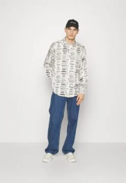 FIORUCCI All Over Logo Classic Unisex - Button-Down Blouse - White -Stock X 5cc78506e5d34fe3a7c2b68033f9120f