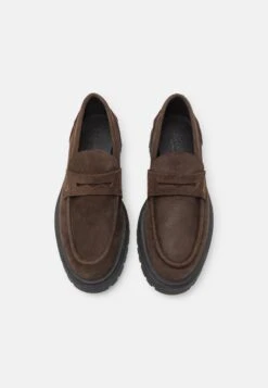 Les Deux Tatum Loafer - Slip-Ons - Dark Brown -Stock X 5ced95ec2c854c7aa0d5ed2a2e12aafa