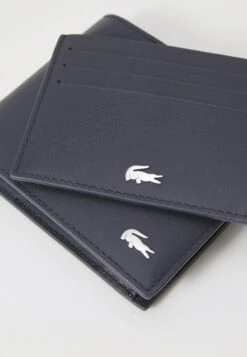 Lacoste MONEY PIECES SET - Business Card Holder - Marine 18 Lacoste MONEY PIECES SET - Business Card Holder - Marine -Stock X 60ad540670aa4267bc433d9c4fe6def0
