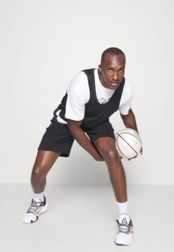 NEW ERA Los Angeles Lakers Nba Side Panel Shorts - Sports Shorts - Black -Stock X 60d1398b9fe74af883ce07d3074646a3