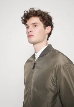 Lindbergh Recycled Jacket - Bomber Jacket - Army -Stock X 60d7afdc847c4e93b365a002e51a4bdc