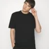 DRYKORN Derico - Basic T-Shirt - Black -Stock X 619018ee676d435fae8919c198680a03