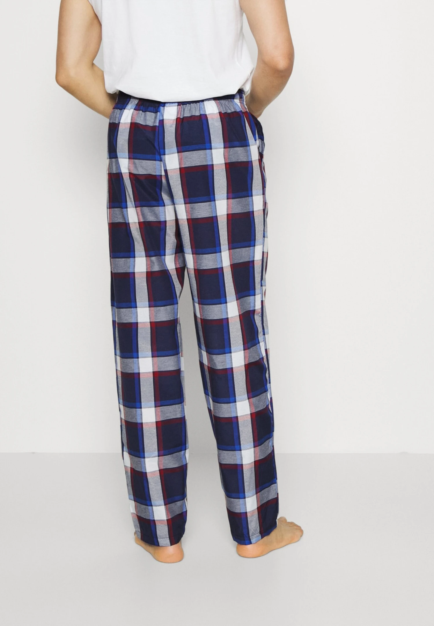 Pier One 2 Pack - Pyjama Bottoms - 503 - Dark Blue_302 - Red 6 Pier One 2 Pack - Pyjama Bottoms - 503 - Dark Blue_302 - Red - Image 4