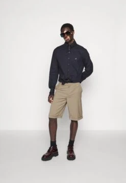 Vivienne Westwood Big Collar - Shirt - Black -Stock X 622c8c4bdc7e4bcc843d3479ad254f55