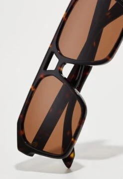 QUAY AUSTRALIA SOUNDCHECK - Sunglasses - Brown -Stock X 62374b4a3bdd4c778e47f5b8b41569cb