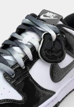 Nike Sportswear DUNK RETRO SE 1 - Trainers - White/black -Stock X 6251ba03a5124736b7d4d6075a56ab08