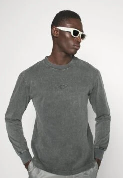 Han Kjøbenhavn Distressed Tee Long Sleeve Diamond - Sweatshirt - Dark Grey -Stock X 63b9c8641f1242bc9b19ec5c86e2e56d